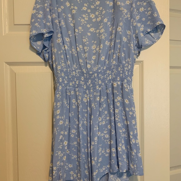 NWOT Love Tree Floral Smocked Romper - Picture 3 of 4